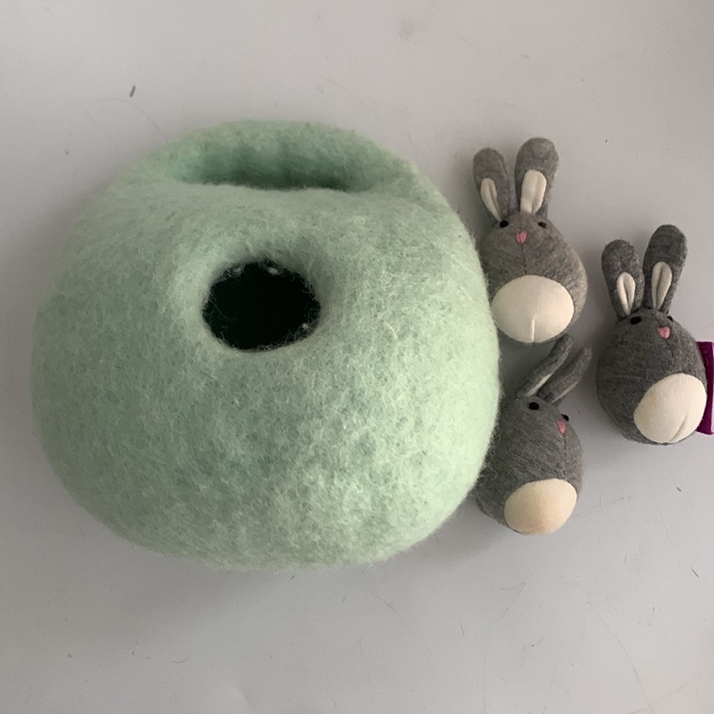 Lovevery Bunnies in a Felt Burrow (Babbler Playkit - Months 13, 14, 15)
friends. - Picture 2 of 4